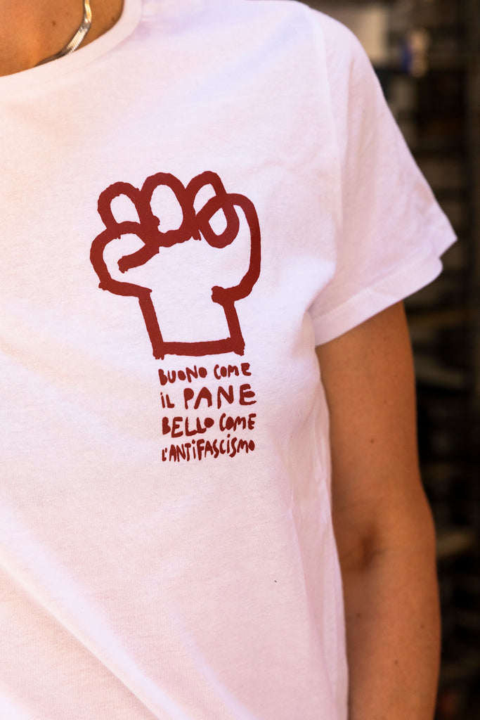 T-Shirt buono come il pane, Assalto ai forni. Modello donna